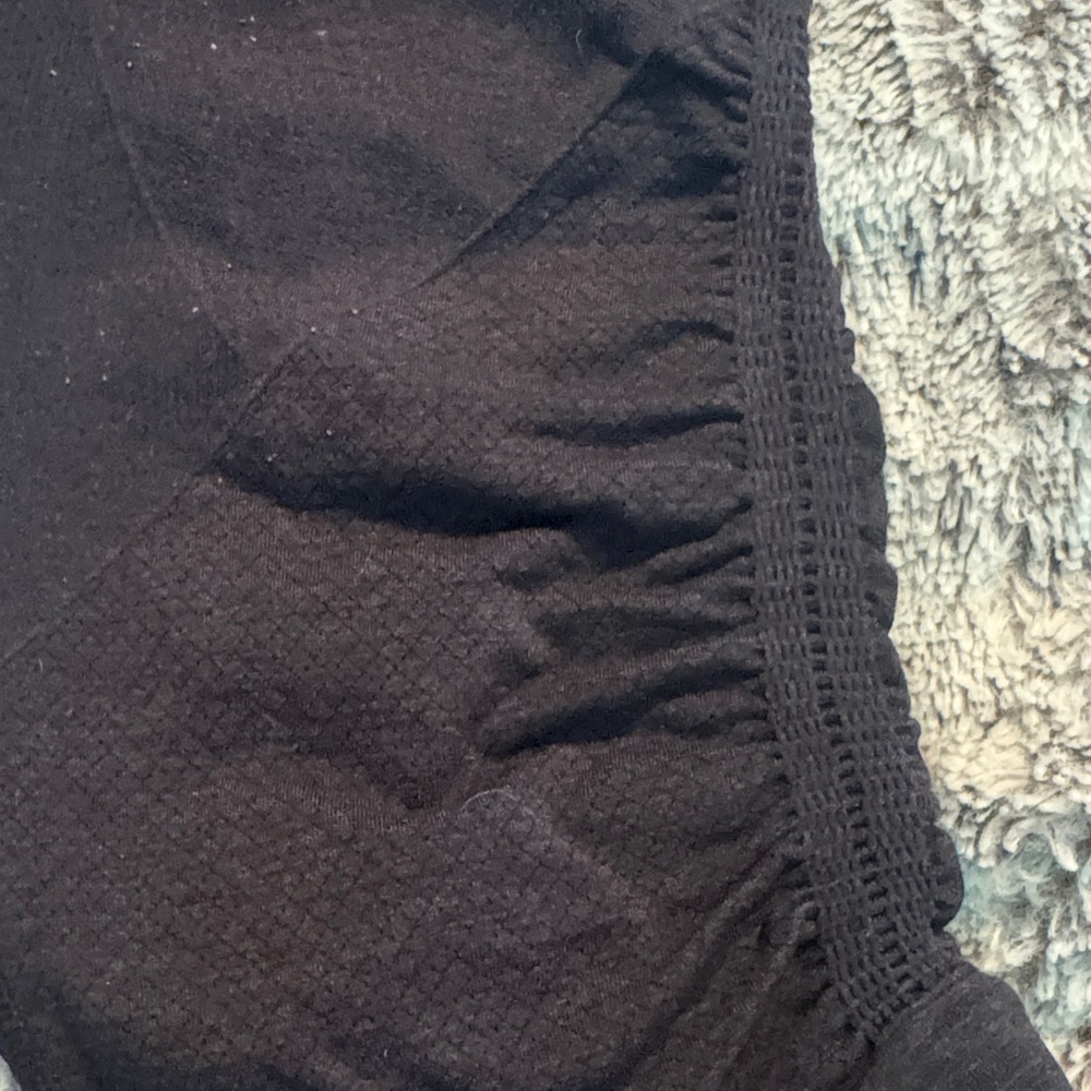 Lululemon Black Leggings in the flow cropped - Picture 3 of 5